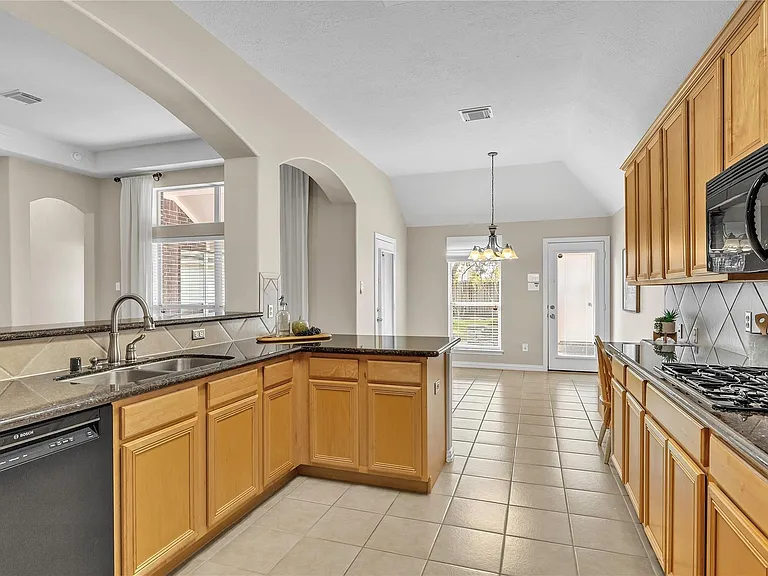 2714 Pebble Creek Dr — Photo 8