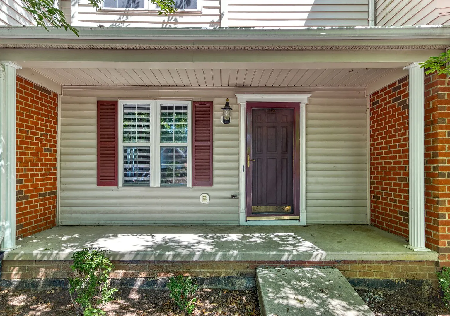 3 bed / 3 bath. Parking. Pet Friendly. — Photo 2