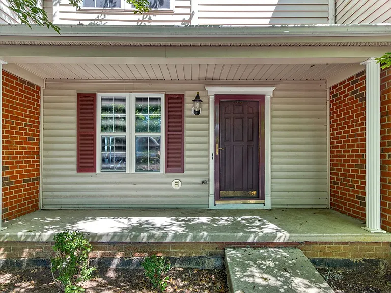 1615 Providence Blvd — Photo 2