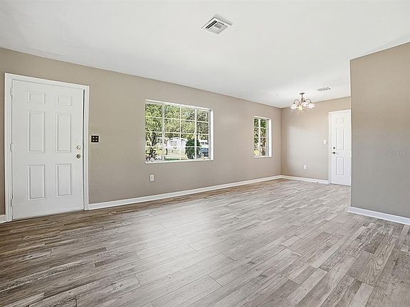 4th image of 404 Louis St
