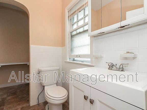 5th image of 2100 Cottage Grove Dr