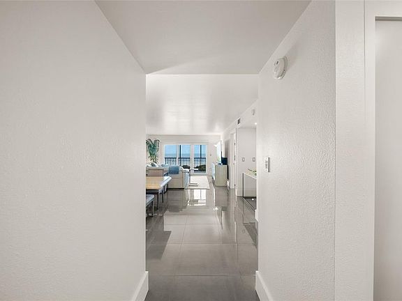 5th image of 420 Beach Rd APT 606