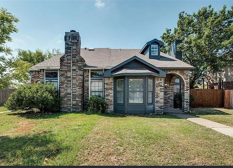 1st image of 832 Brockden Dr