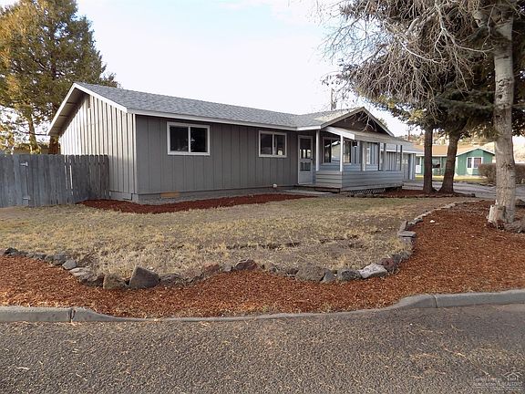 4th image of 2823 SE Slayton Ct