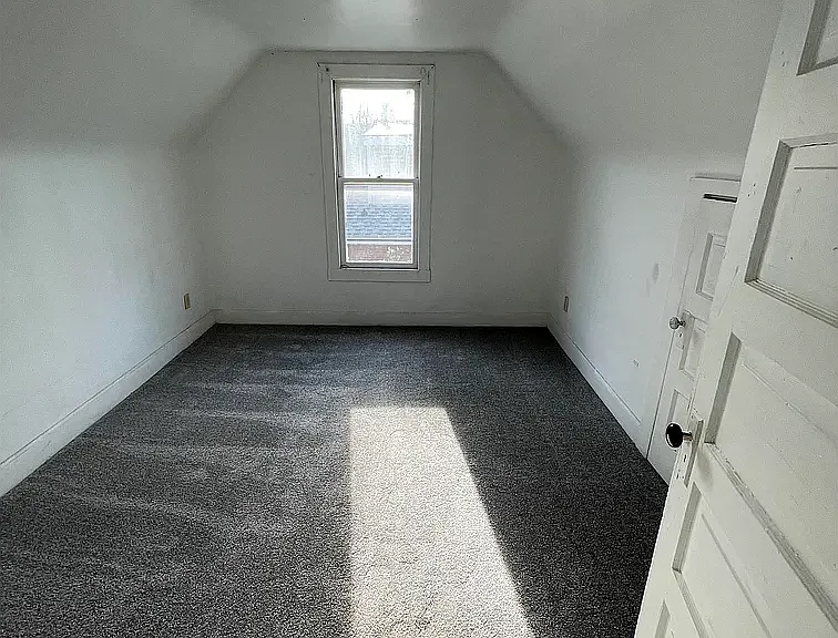 1228 E Ash St — Photo 7