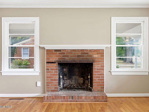 4th image of 111 Alexander Circle