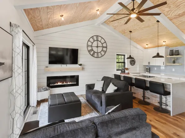 W2186 Wilmers Grove ROAD, East Troy, WI 53120