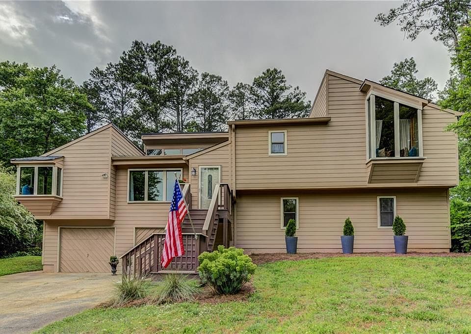 1st image of 4805 Woodspring Dr NE