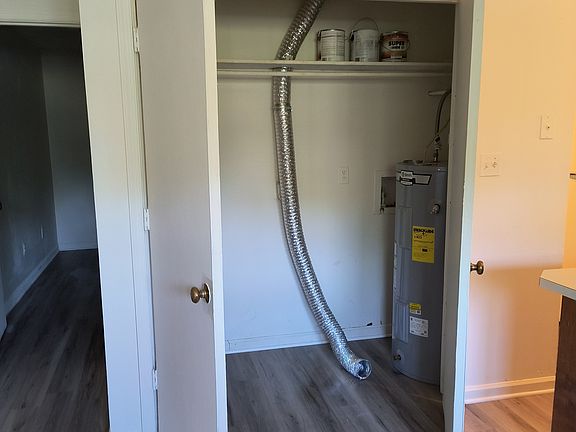 5th image of 179 Oak Hill Dr APT A