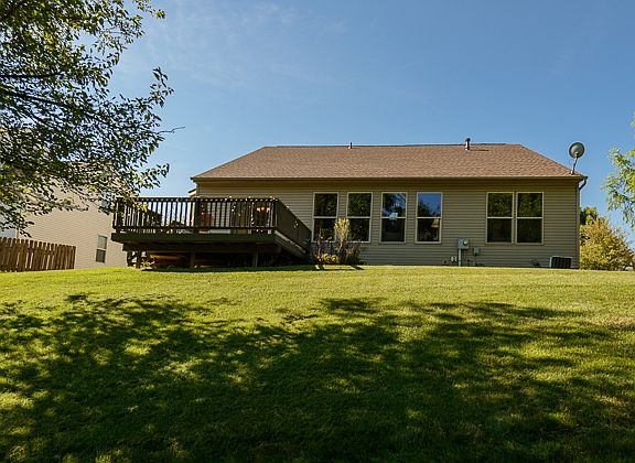 5th image of 640 Brighton St