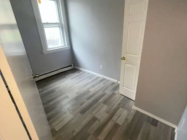 137 3rd St #2L, Passaic, NJ 07055