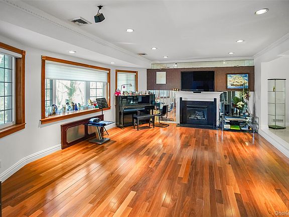 3rd image of 39 Oakdale Road