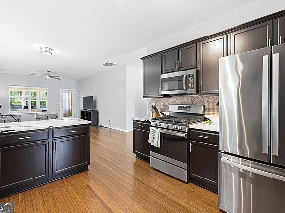 3rd image of 40 Bellerive Ln