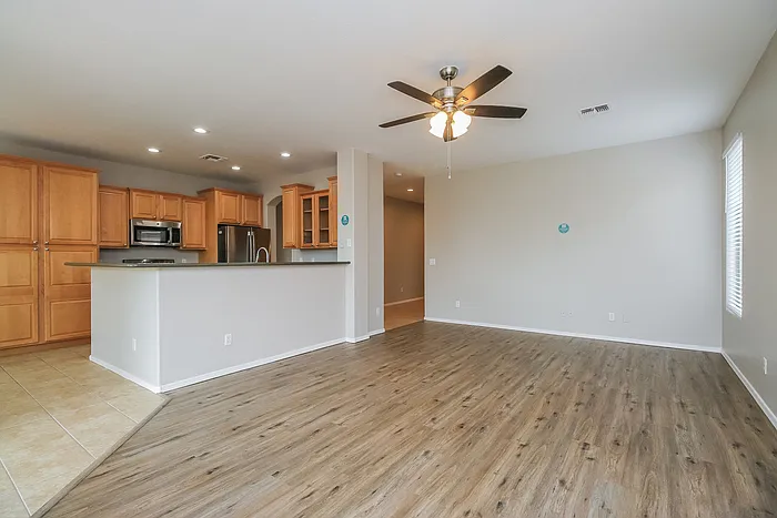 3 bed, 2.0 bath, 1704 sqft, $1,895 — Photo 4