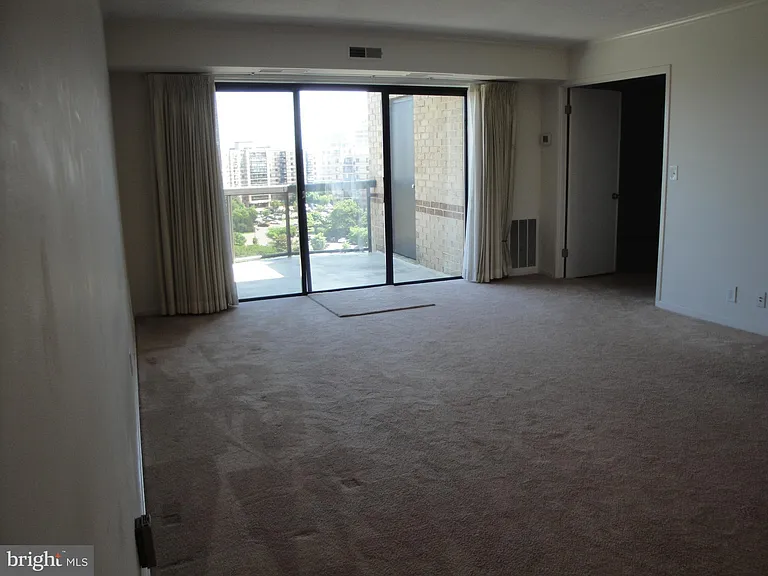 8370 Greensboro Dr #1019 — Photo 8