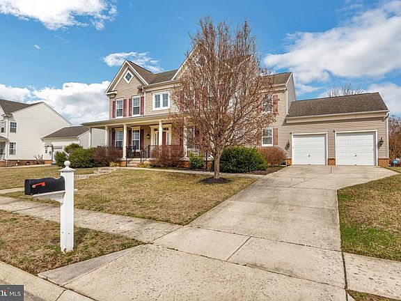 3rd image of 113 Stone Ivy Ln