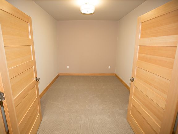 3rd image of 2625 Dearborn St APT 202
