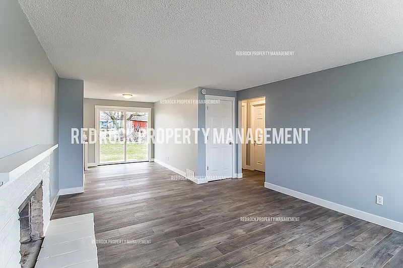 4 bed, 2.0 bath, $2,350 — Photo 2