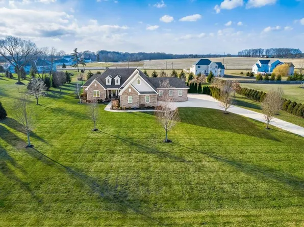 5803 White Tail Dr, Canal Winchester, OH 43110