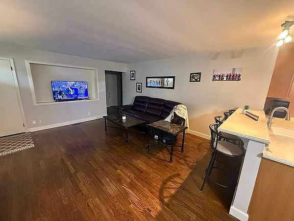 5th image of 514 Cahill St