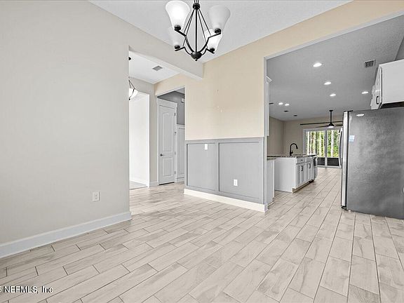 5th image of 27 SHADY LAKE Court