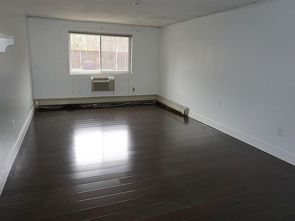 3rd image of 215 Winter St APT 1G
