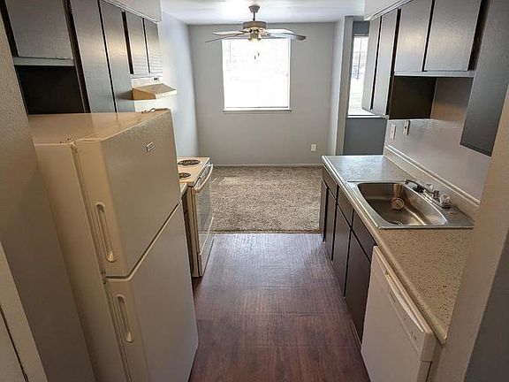 3rd image of 8670 Canterberry Ln APT 2