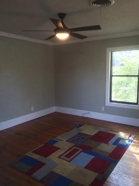 3 bed, 1100 sqft, $1,200 — Photo 2