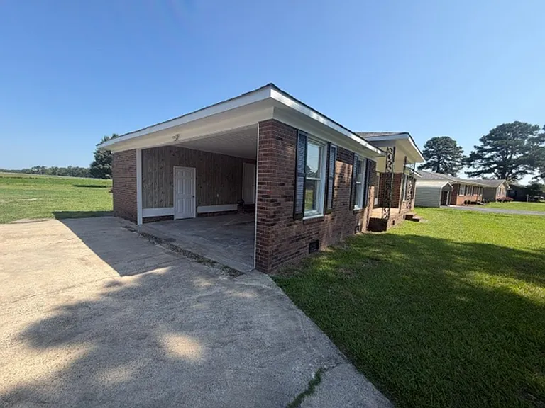 2146 Crescent Dr — Photo 3