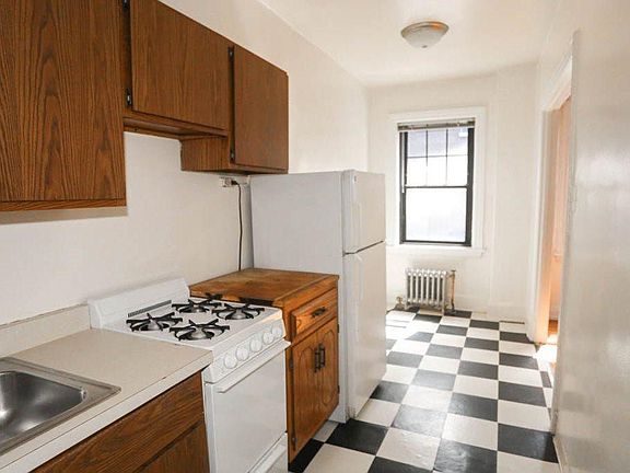 2nd image of 3897 N Pine Grove Ave #W0kgj2wrx