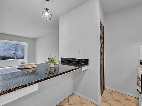 5th image of 412 Skyview Dr APT A