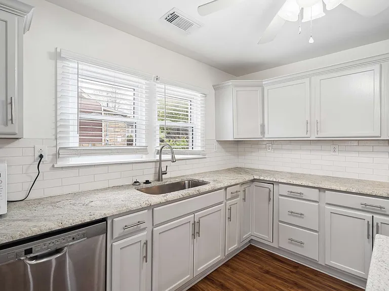 205 Raymond St — Photo 18
