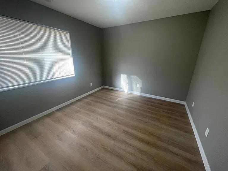 Lincoln Landing Apartments — Photo 8
