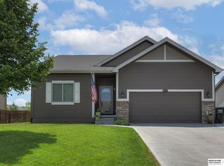 21201 Flagstone Dr, Gretna, NE 68028