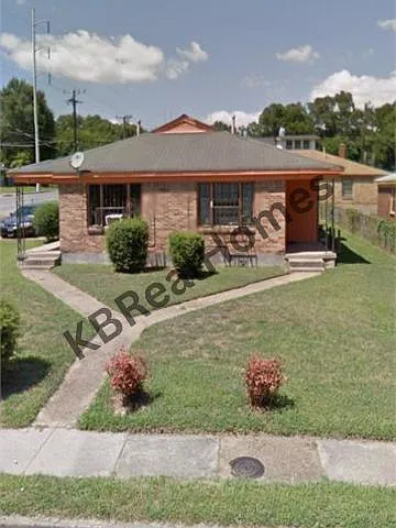6 E McKellar Ave