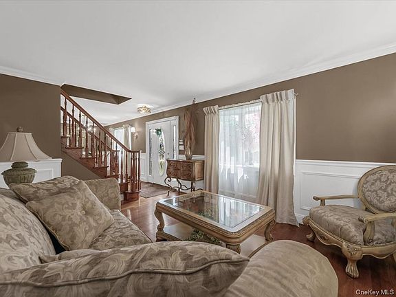 5th image of 56 Columbine Avenue