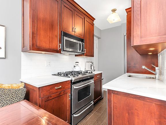 4th image of 240 E 79th St APT 16D