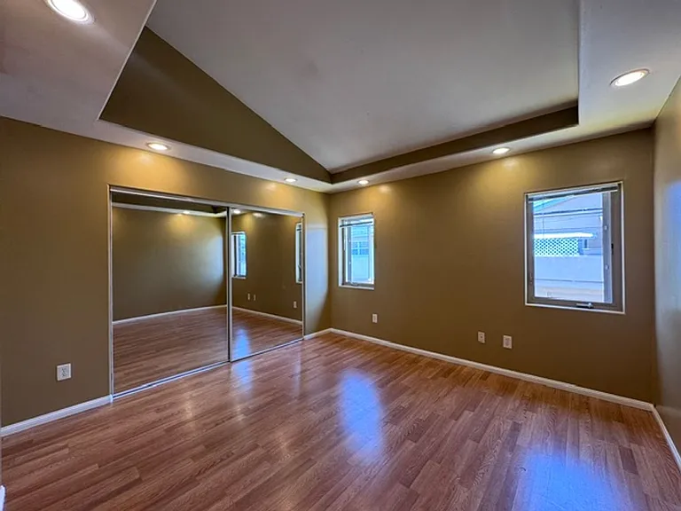 1120 Stanley Ave — Photo 16