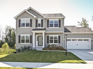 W206N16448 Marshland Dr, Jackson, WI 53037