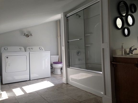 2nd image of 231 Bridge St #2