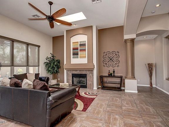 4th image of 521 W Desert Flower Ln