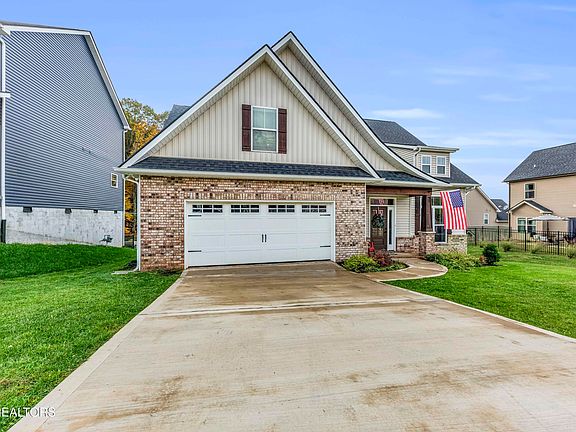 3rd image of 1213 Peake Ln