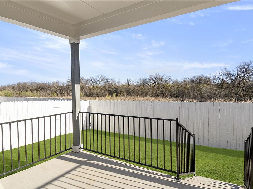 2nd image of 215 Appleberry Ln