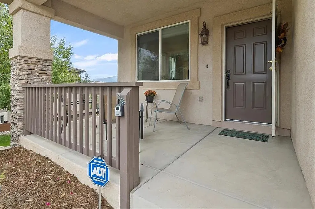 4 bed, 3079 sqft, $3,595 — Photo 3