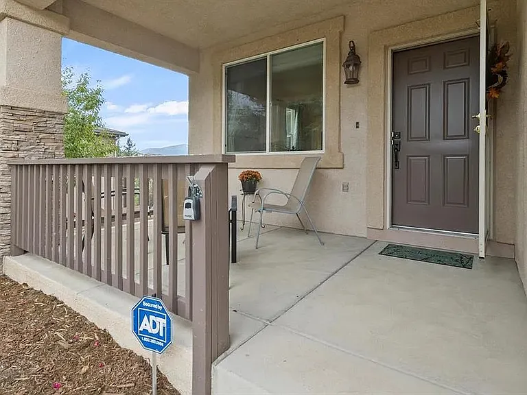9630 Hollyleaf Ct — Photo 3