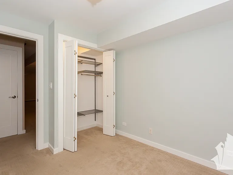 815 W Newport Ave #1R — Photo 17