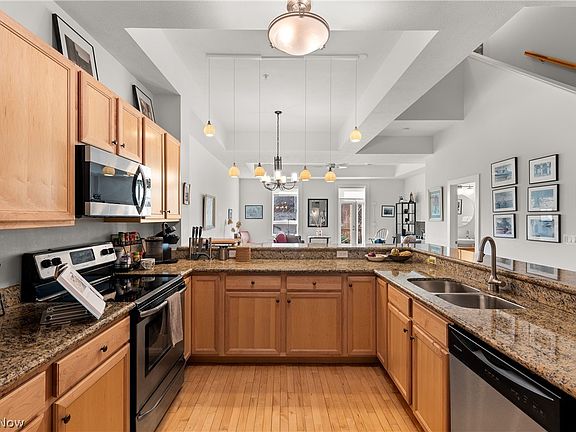 4th image of 3200 Franklin Blvd #106