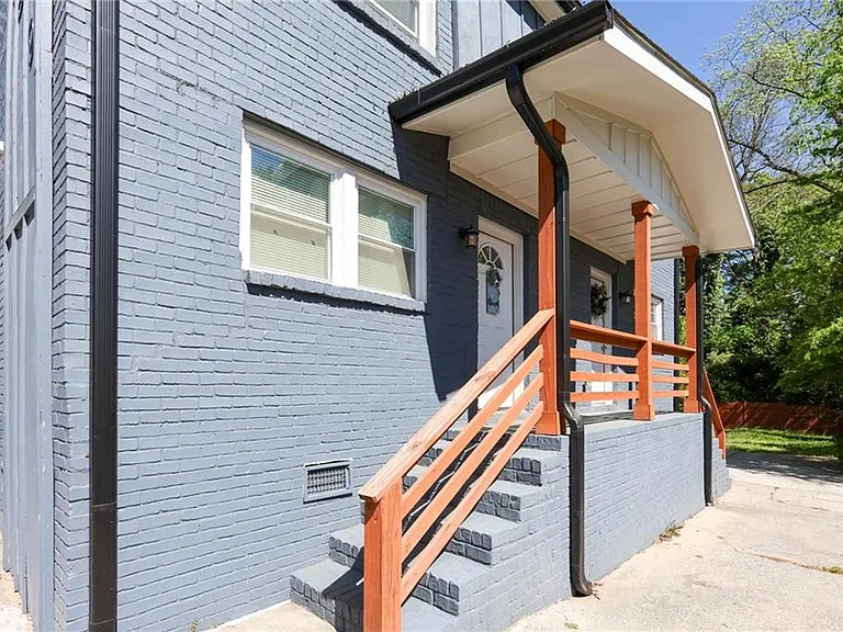1809 Vesta Ave — Photo 1
