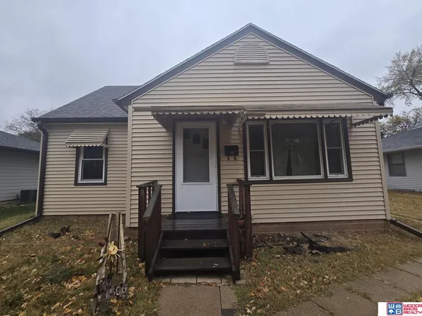 1506 F St, Fairbury, NE 68352