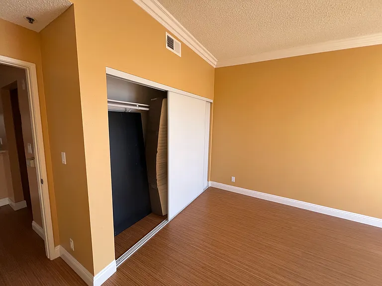 533 S Saint Andrews Pl #416 — Photo 11